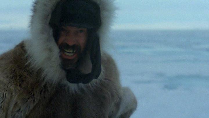 Кадр из фильма Белый рассвет / The White Dawn (1974)