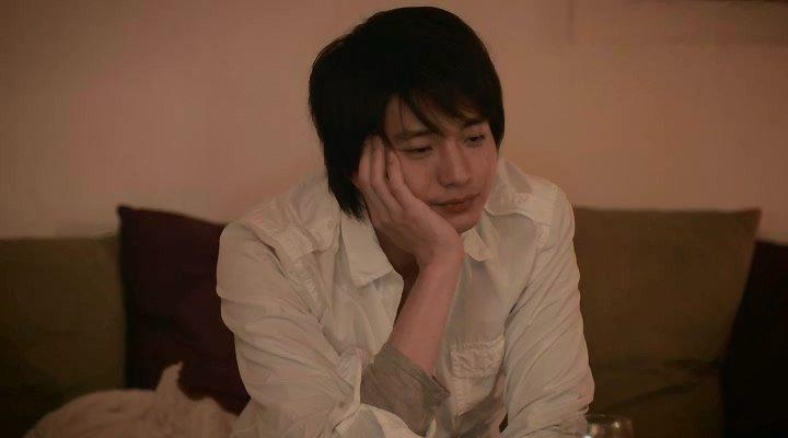 Кадр из фильма Я должен купить новые туфли / Atarashii kutsu wo kawanakucha (2012)