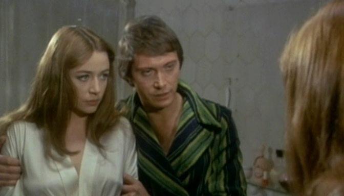 Кадр из фильма Женщина в красных сапогах / La femme aux bottes rouges (1974)