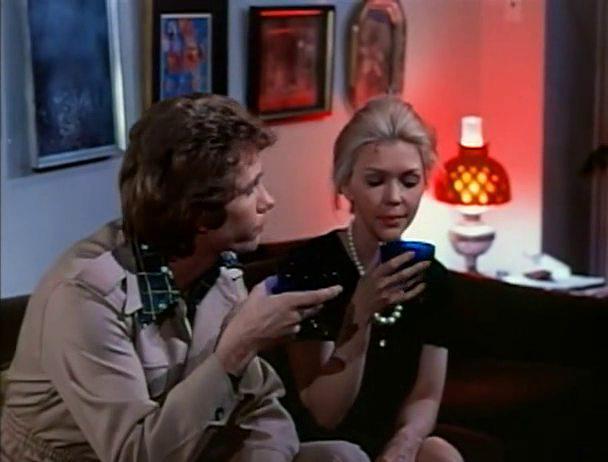 Кадр из фильма Признание молодой домохозяйки / Confessions of a Young American Housewife (1974)