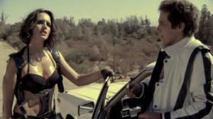 Кадры из фильма Принесите мне голову пулеметчицы / Tráiganme la Cabeza de la Mujer Metralleta (2012)