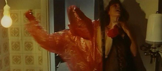 Кадр из фильма Гляди в оба / Gatti rossi in un labirinto di vetro (1975)
