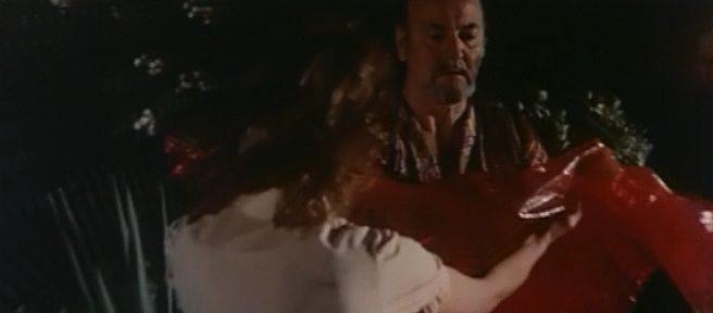 Кадр из фильма Гляди в оба / Gatti rossi in un labirinto di vetro (1975)