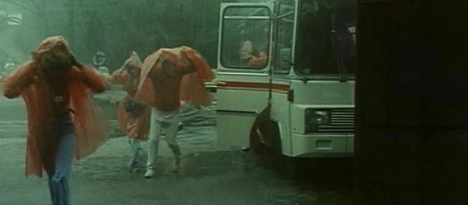 Кадр из фильма Гляди в оба / Gatti rossi in un labirinto di vetro (1975)