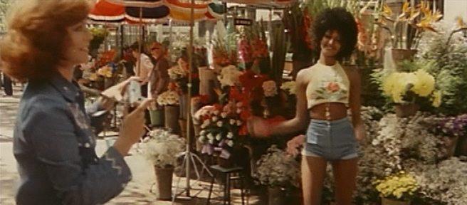 Кадр из фильма Гляди в оба / Gatti rossi in un labirinto di vetro (1975)