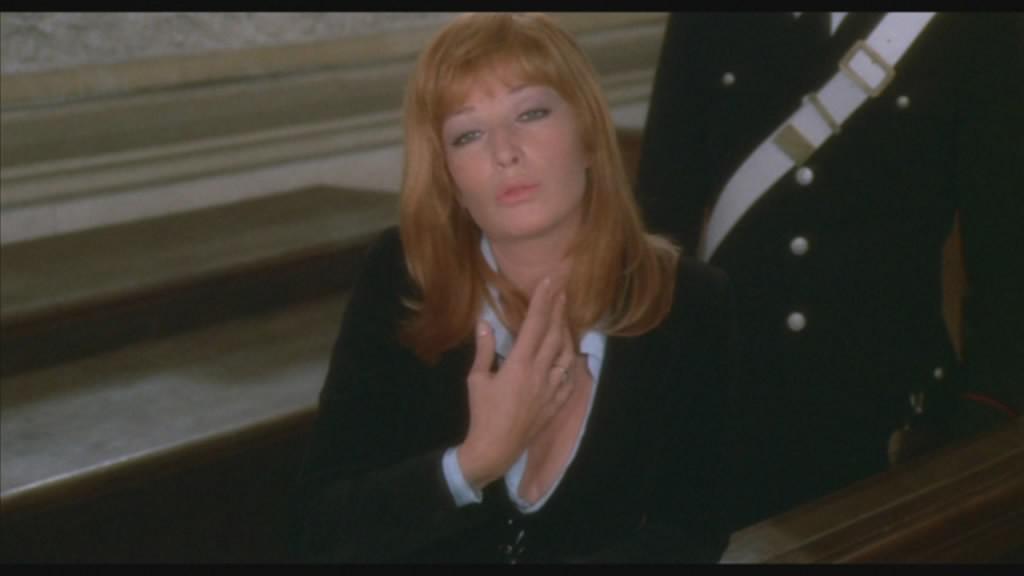 Кадр из фильма Дозор любви приходит ровно в полночь / A mezzanotte va la ronda del piacere (1975)