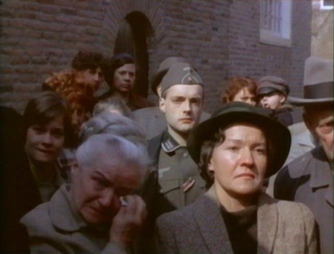 Кадр из фильма Потайное место / The Hiding Place (1975)