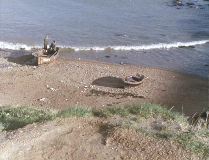 Кадр из фильма Мертвый сезон / Out of Season (1975)