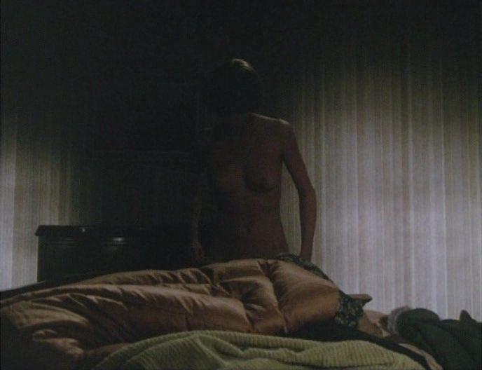 Кадр из фильма Мертвый сезон / Out of Season (1975)