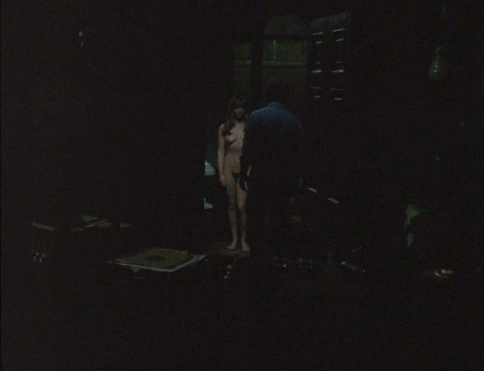 Кадр из фильма Мертвый сезон / Out of Season (1975)
