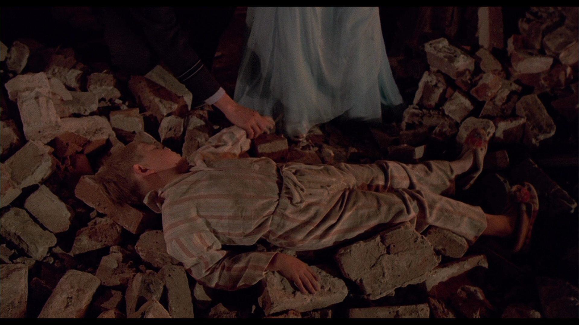 Кадр из фильма Томми / Désirée (1975)