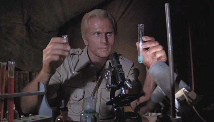Кадр из фильма Док Сэвэдж: Человек из бронзы / Doc Savage: The Man of Bronze (1975)