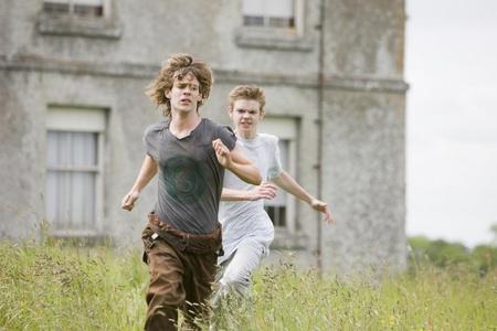 Кадр из фильма Укрытие / Hideaways (2012)