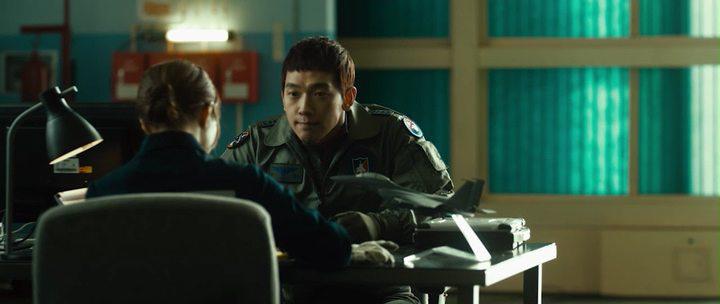 Кадр из фильма Взвейся в небо / Al-too-bi: Riteon too beiseu (2012)