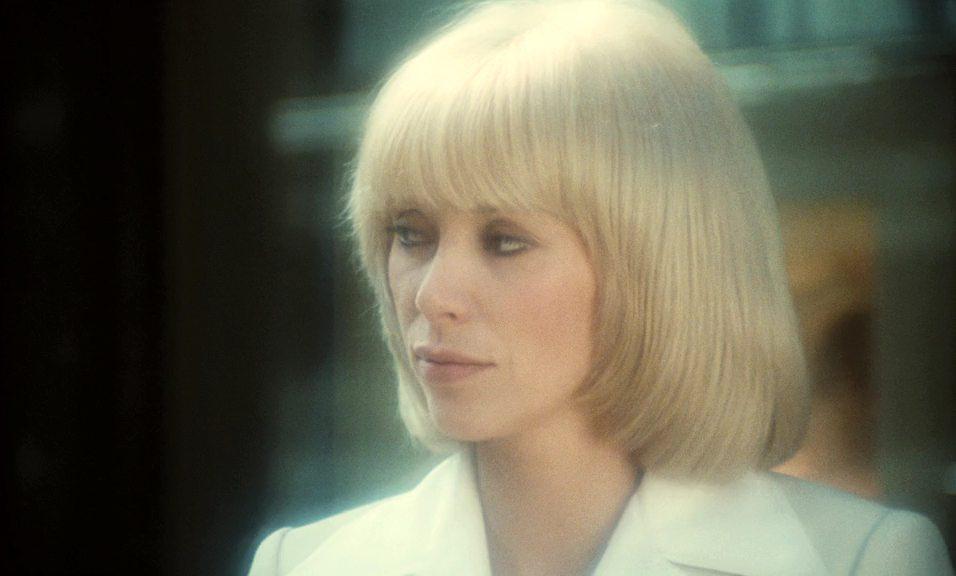 Кадр из фильма Розовый телефон / Le téléphone rose (1975)