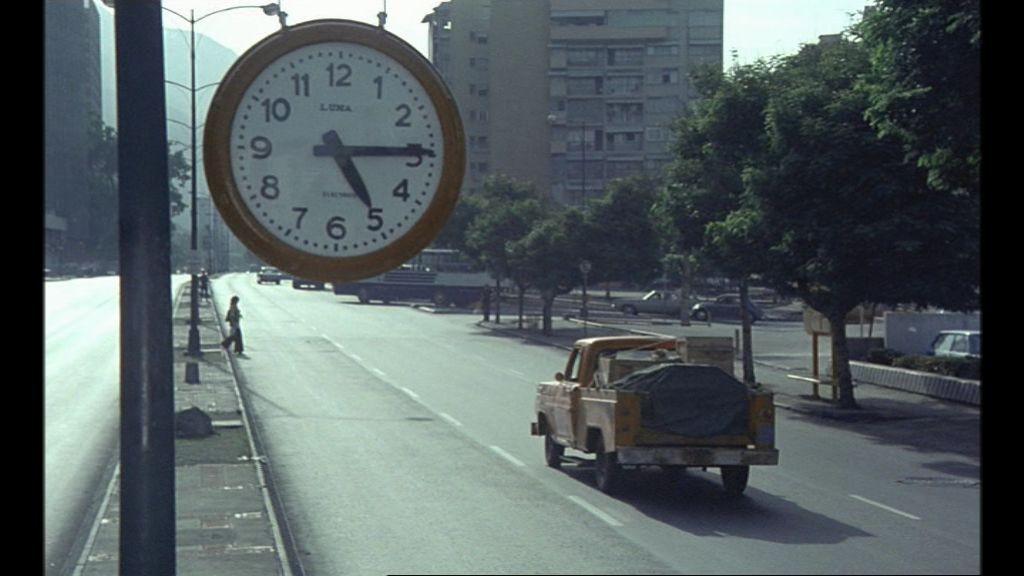 Кадр из фильма Дикарь / Le sauvage (1975)