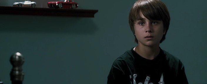 Кадр из фильма Под кроватью / Under the Bed (2012)