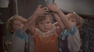 Кадры из фильма Про дракона на балконе, про ребят и самокат (1976)