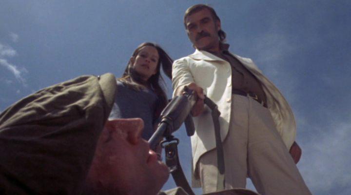 Кадр из фильма Невинный мирный житель / Innocent Bystanders (1972)