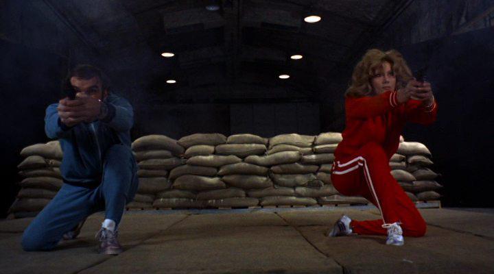 Кадр из фильма Невинный мирный житель / Innocent Bystanders (1972)
