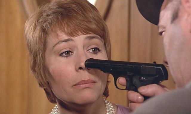 Кадр из фильма Она не только болтает, она всех мочит / Elle cause plus, elle flingue (1972)