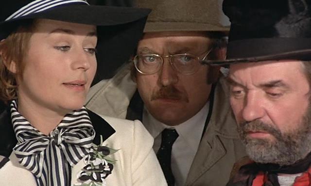 Кадр из фильма Она не только болтает, она всех мочит / Elle cause plus, elle flingue (1972)