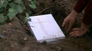 Кадры из фильма Выкорми ворона / Cría cuervos (1976)