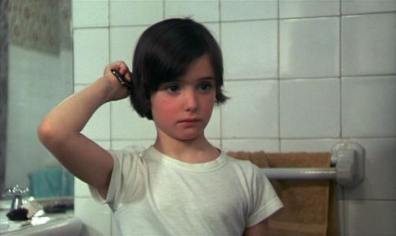 Кадр из фильма Выкорми ворона / Cría cuervos (1976)