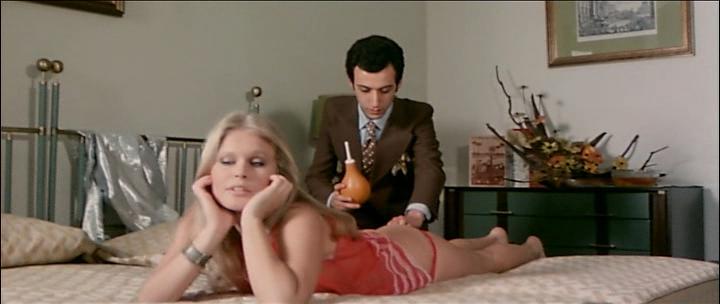 Кадр из фильма Докторша из военного госпиталя / La dottoressa del distretto militare (1976)