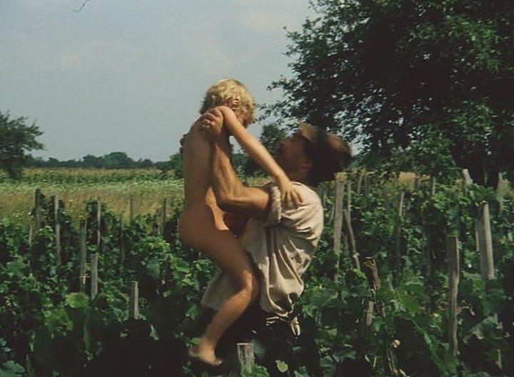 Кадр из фильма Сиротка / Árvácska (1976)