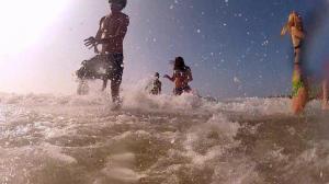 Кадры из фильма Нападение акул на Нью-Джерси / Jersey Shore Shark Attack (2012)