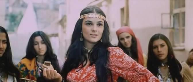 Кадр из фильма Табор уходит в небо (1976)