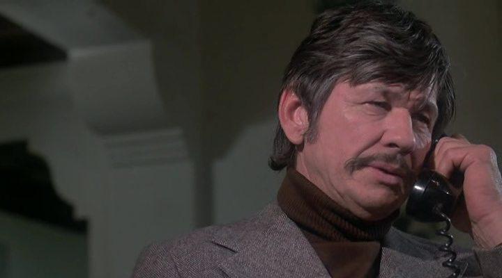 Кадр из фильма Сент Айвз / St. Ives (1976)