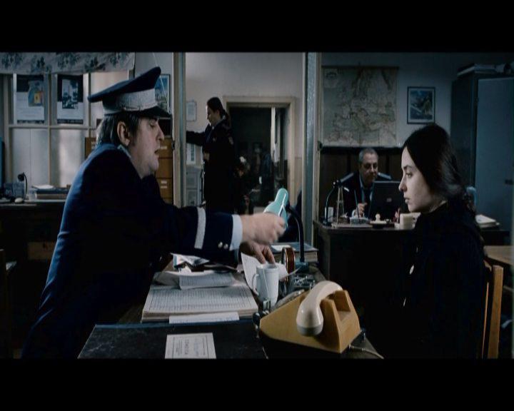 Кадр из фильма За холмами / Dupa dealuri (2012)