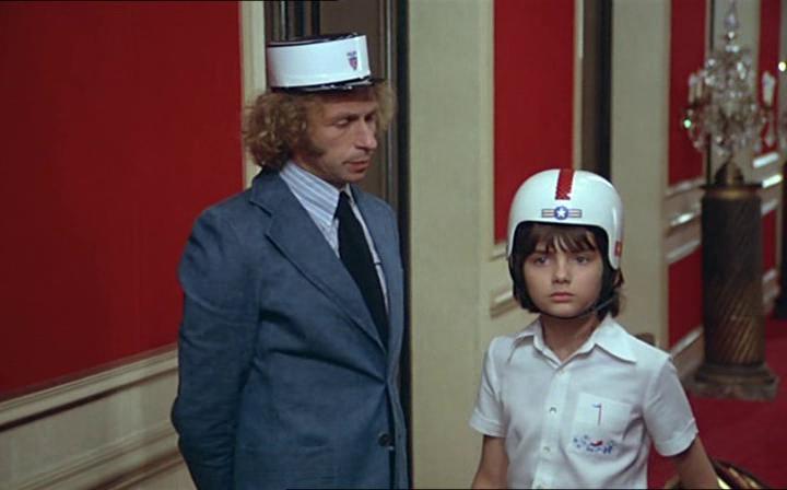 Кадр из фильма Игрушка / Le jouet (1976)