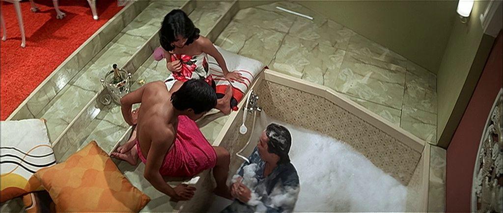 Кадр из фильма Частные детективы / Ban jin ba liang (1976)