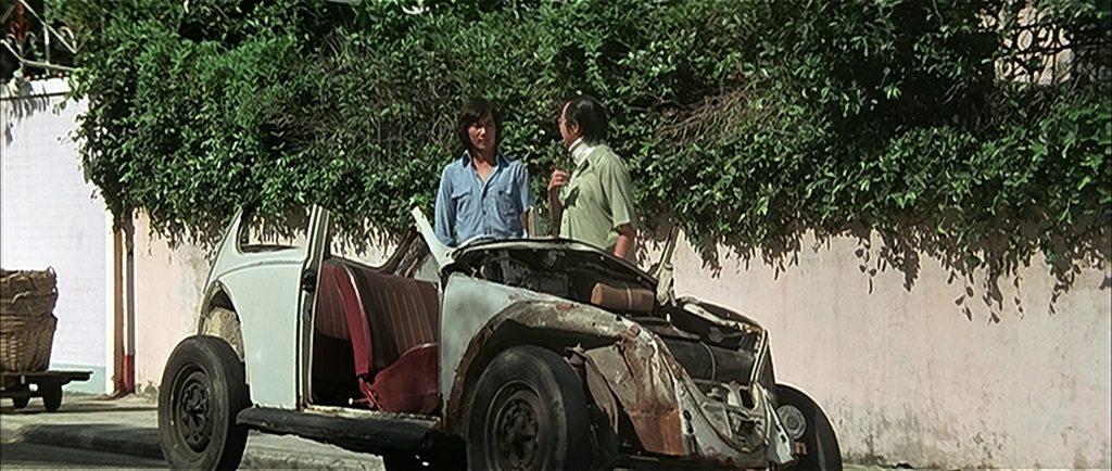 Кадр из фильма Частные детективы / Ban jin ba liang (1976)