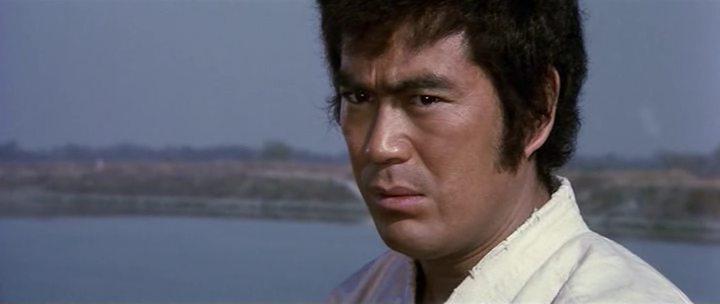Кадр из фильма Обречённый на одиночество 2 / Kyokuskin kenka karate burai ken (1977)
