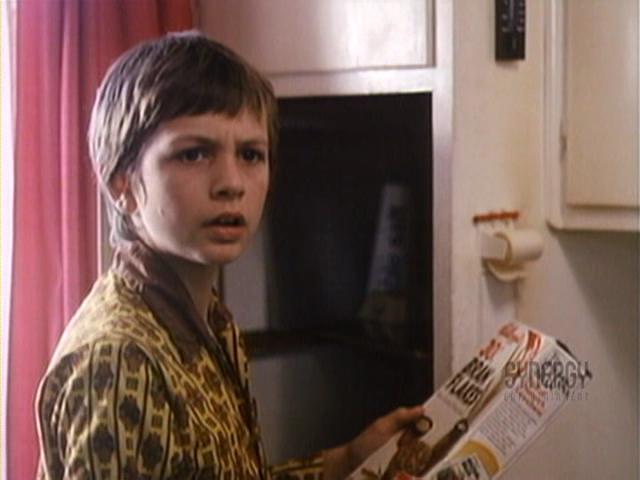 Кадр из фильма Блестящий шар / The Glitterball (1977)