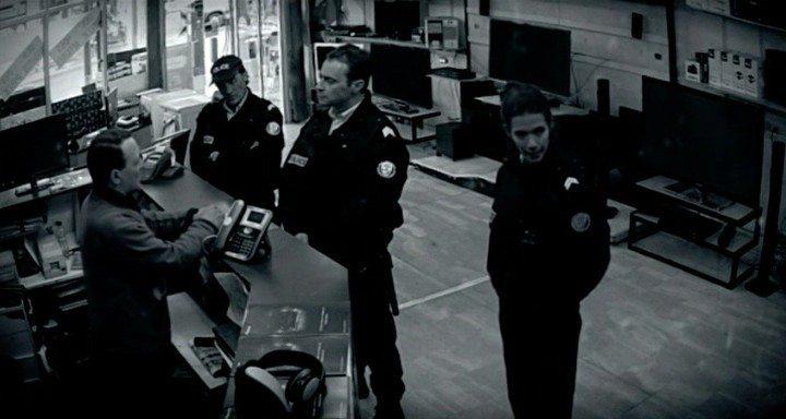 Кадр из фильма Чужими глазами / Aux yeux de tous (2012)