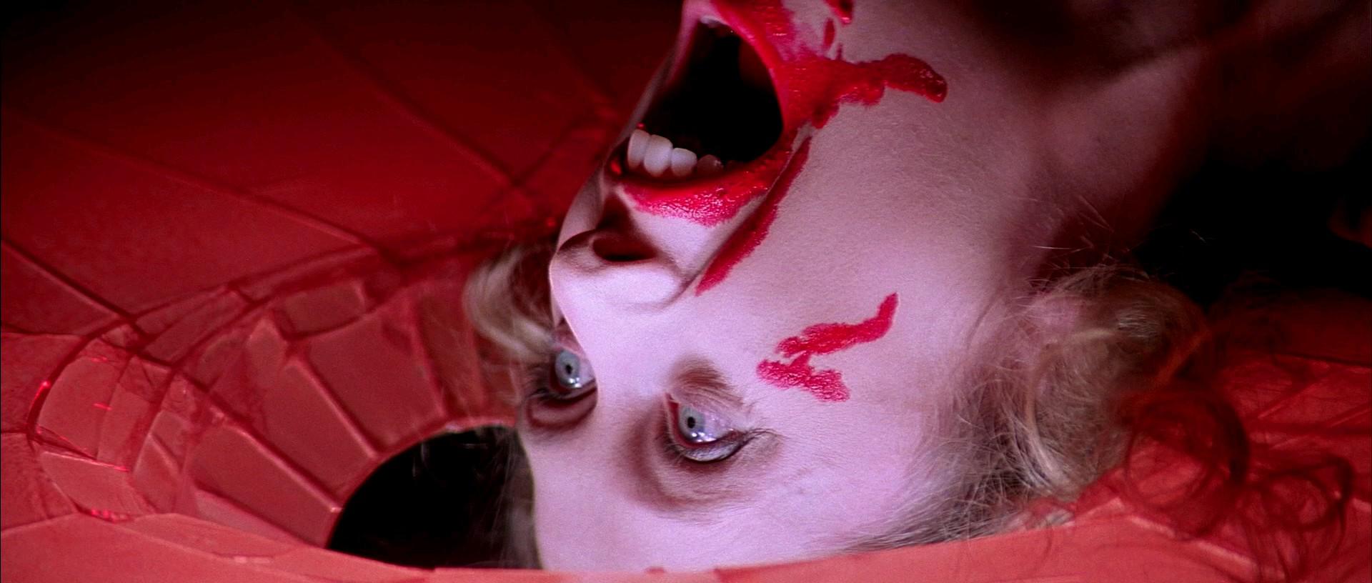 Кадр из фильма Суспирия / Suspiria (1977)