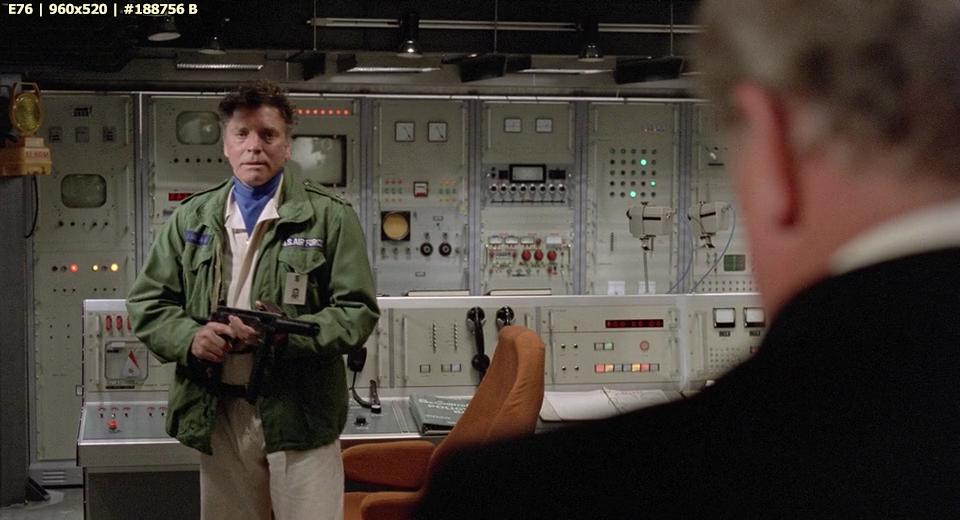 Кадр из фильма Последний отблеск сумерек / Twilight's Last Gleaming (1977)