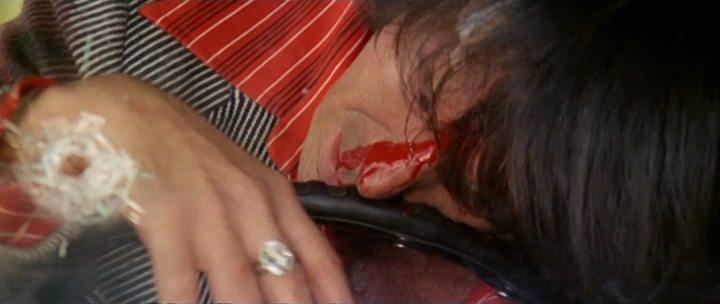 Кадр из фильма Циничный, подлый, жестокий / Il cinico, l'infame, il violento (1977)