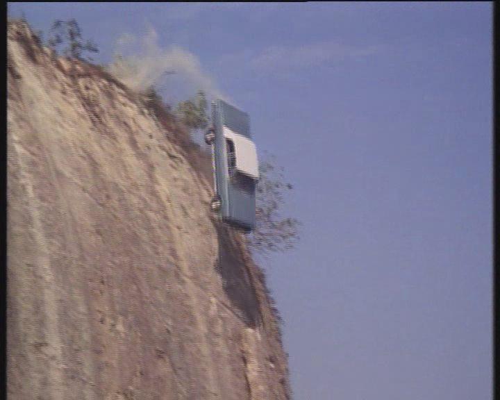 Кадр из фильма Принцип Домино / The Domino Principle (1977)