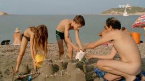 Кадры из фильма В десяти минутах от нудистов / A dix minutes des naturistes (2012)