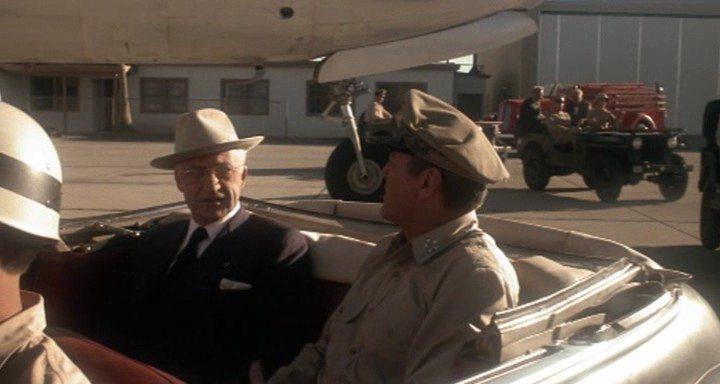 Кадр из фильма МакАртур / MacArthur (1977)