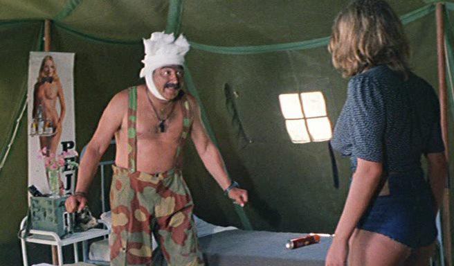 Кадр из фильма Медсестра на военном обходе / La soldatessa alla visita militare (1977)