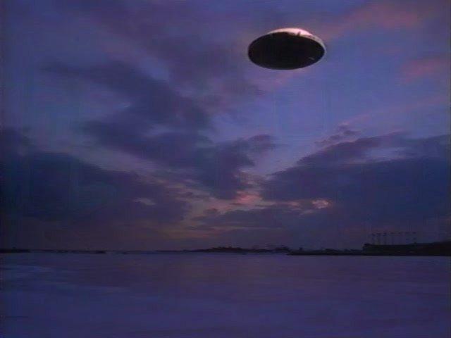 Кадр из фильма Вторжение звездных кораблей / Starship Invasions (1977)