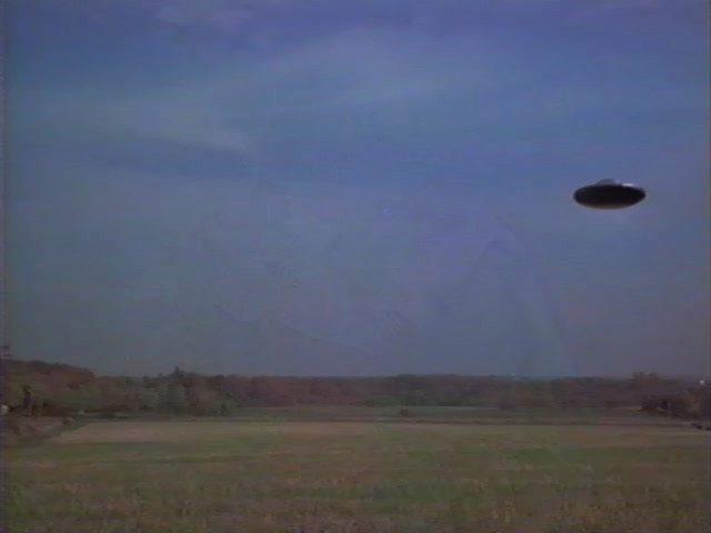 Кадр из фильма Вторжение звездных кораблей / Starship Invasions (1977)