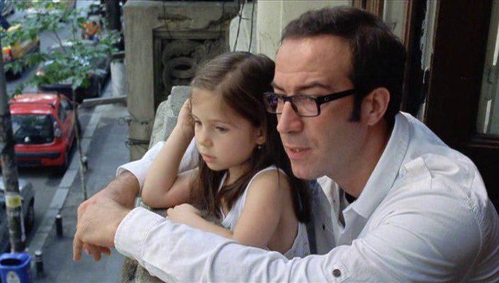 Кадр из фильма Все в нашей семье / Toata lumea din familia noastra (2012)